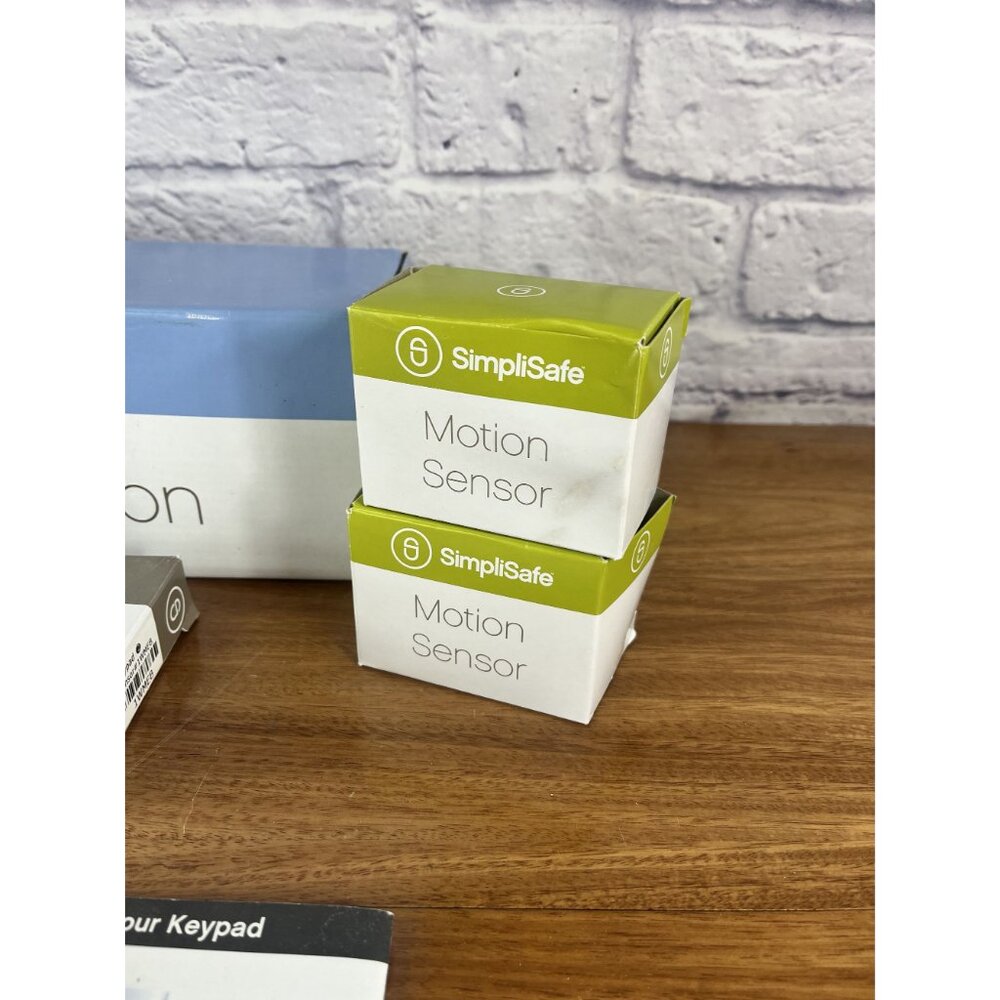 SimpliSafe Wireless Home Security System GEN 1 LOT Base, 2 Motion, Keypad, Siren - Picture 4 of 13